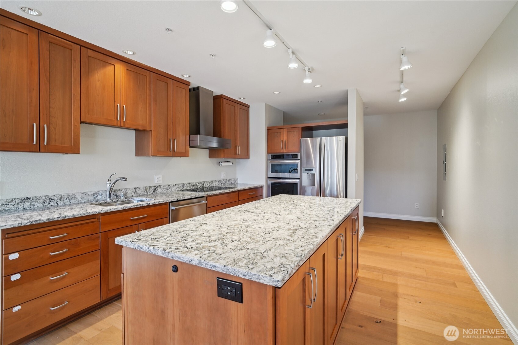 717 E Denny Way Unit: 4B