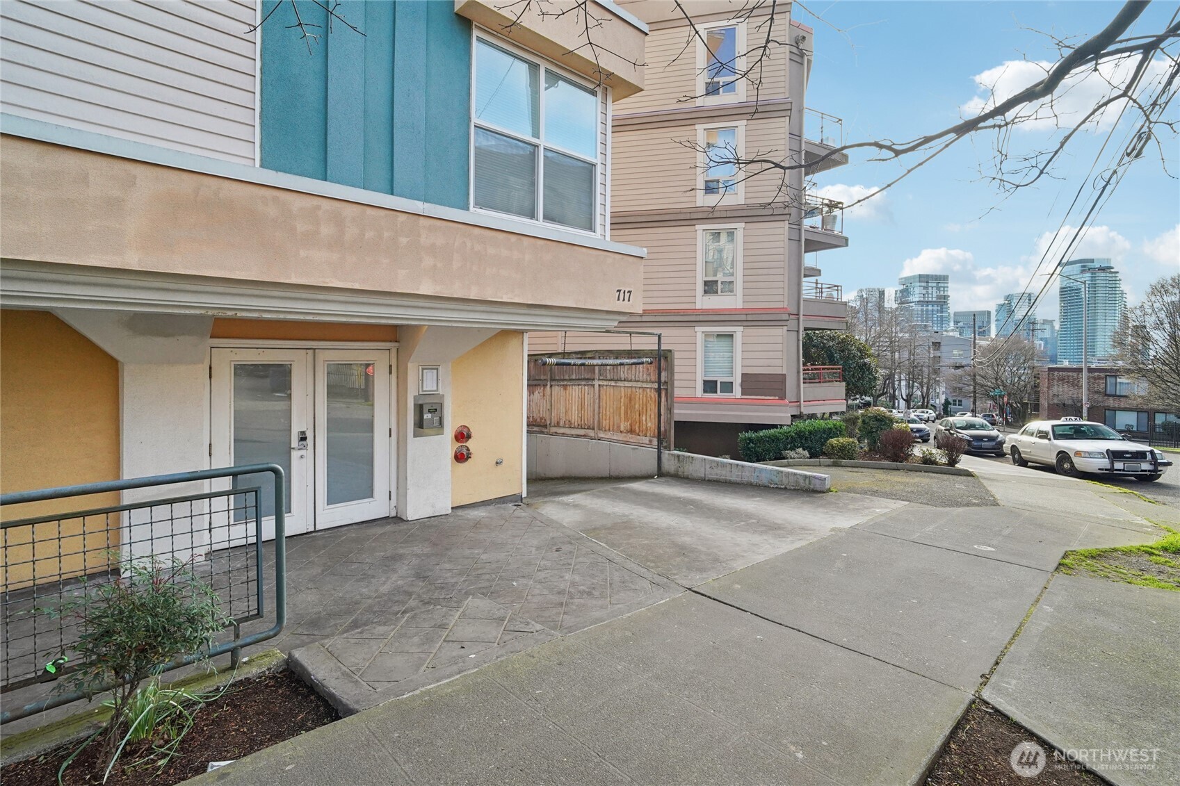 717 E Denny Way Unit: 4B