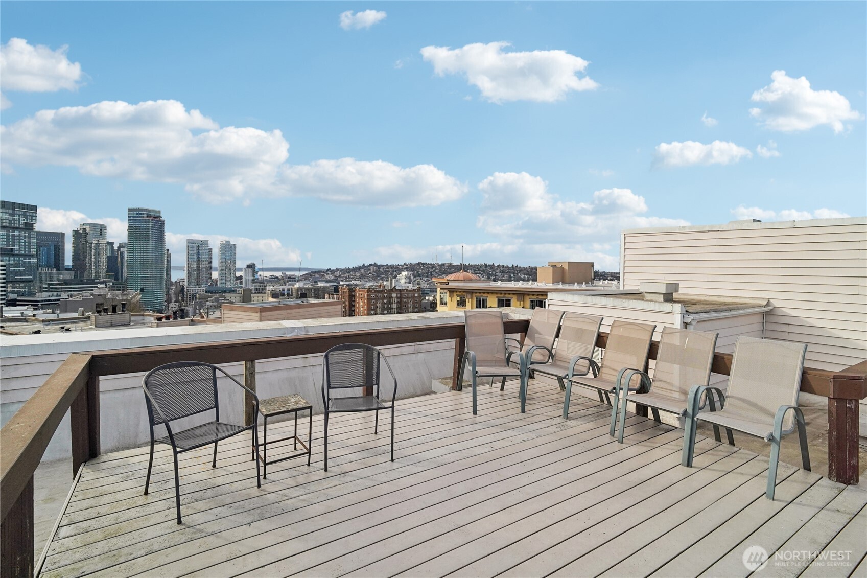 717 E Denny Way Unit: 4B