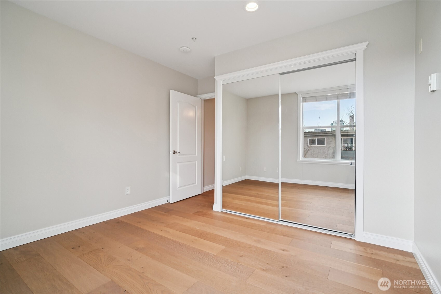 717 E Denny Way Unit: 4B