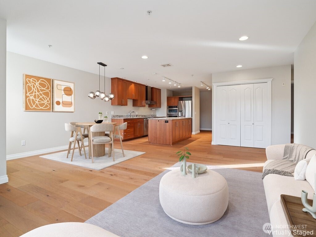 717 E Denny Way Unit: 4B
