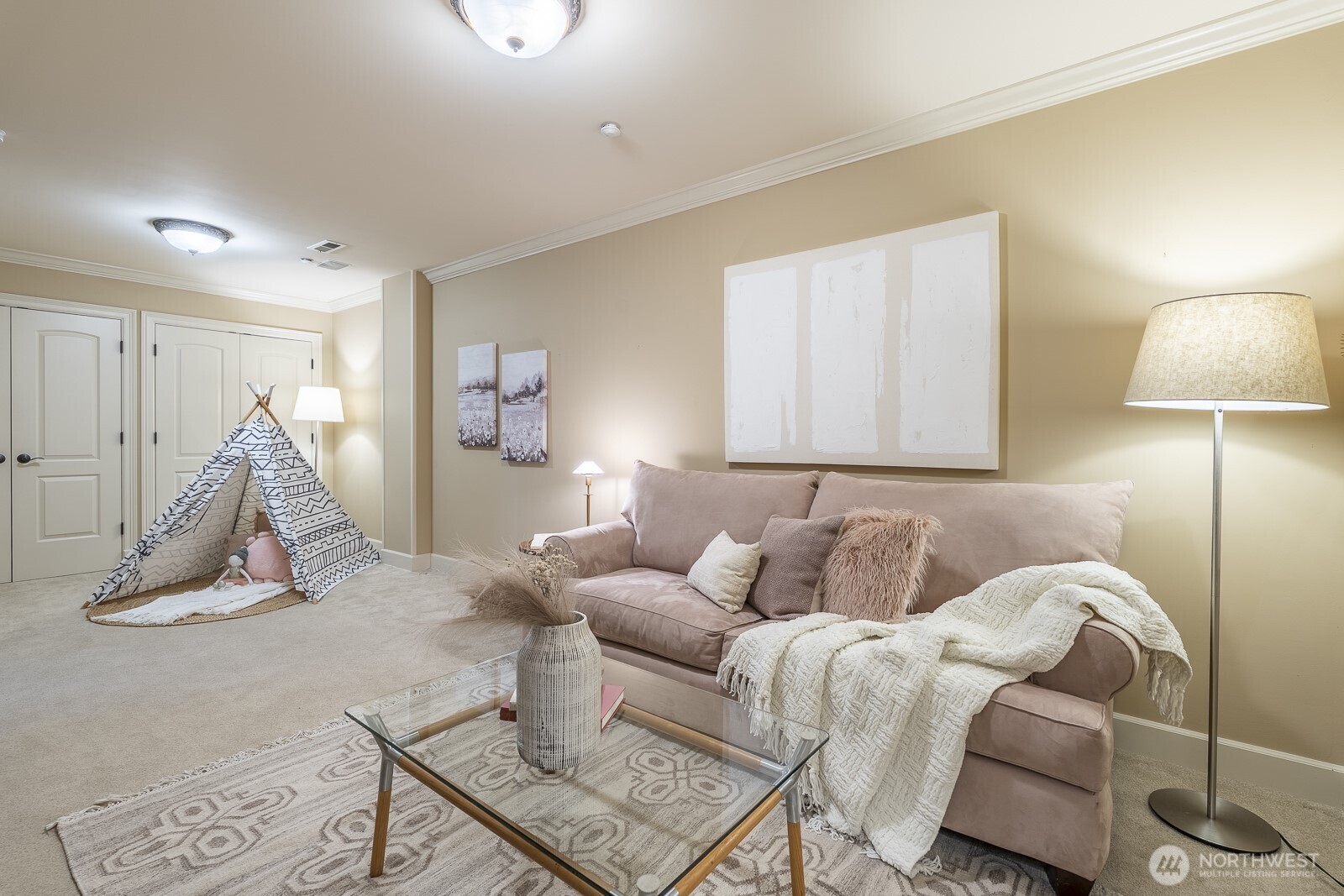 15517 Lake Shore Boulevard NE