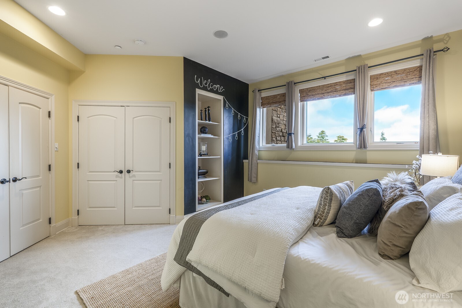 15517 Lake Shore Boulevard NE