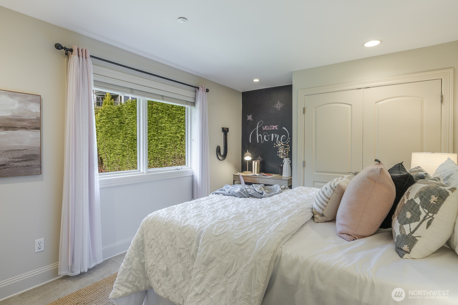 15517 Lake Shore Boulevard NE