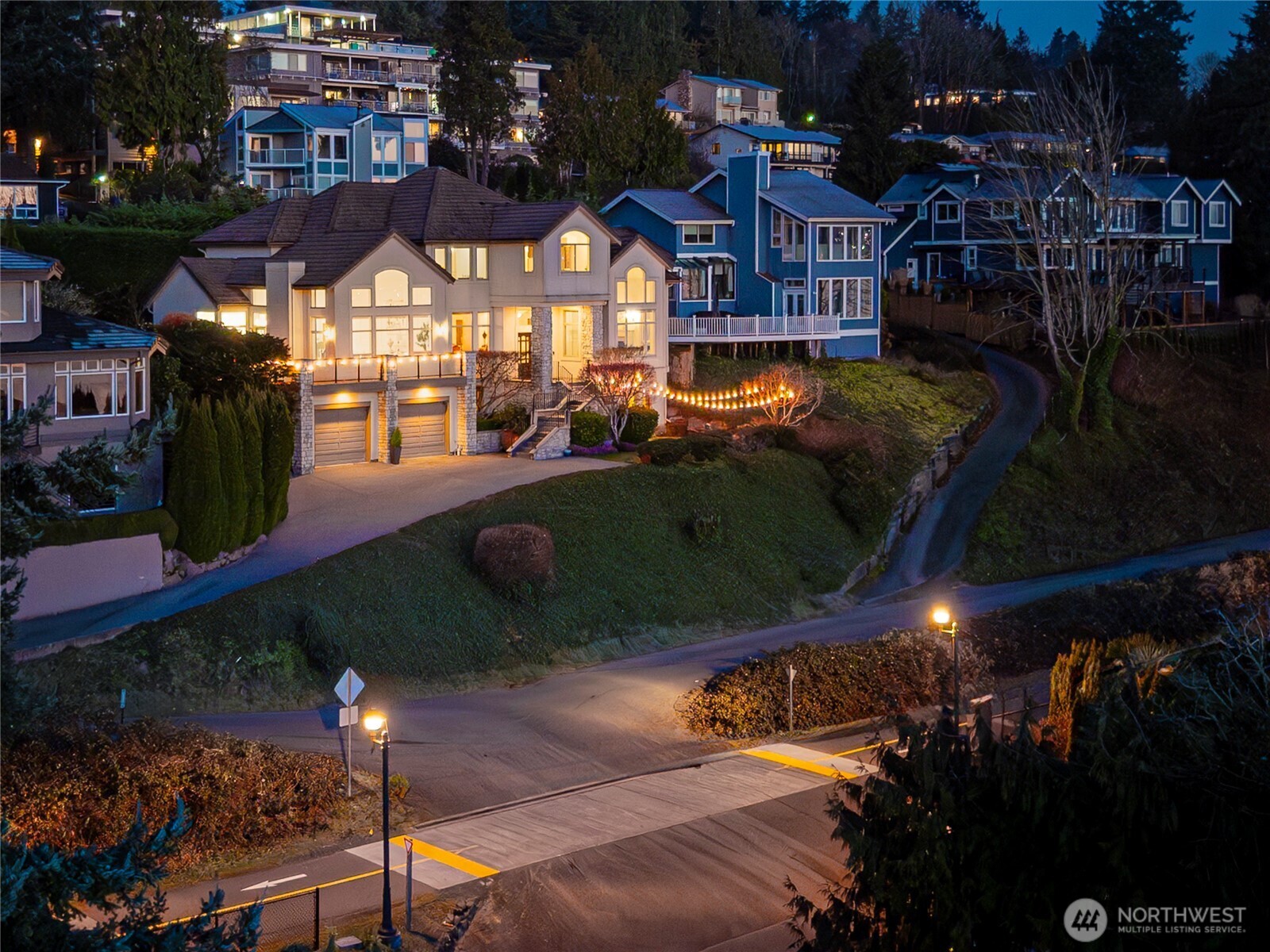 15517 Lake Shore Boulevard NE