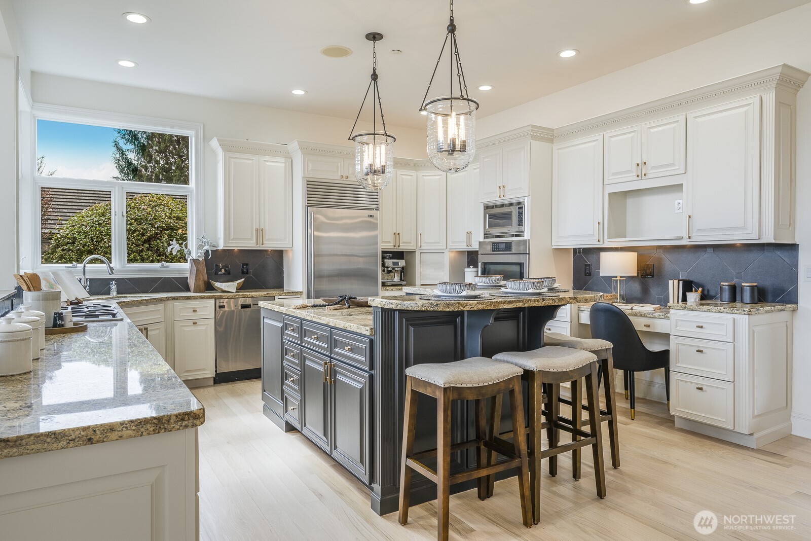 15517 Lake Shore Boulevard NE