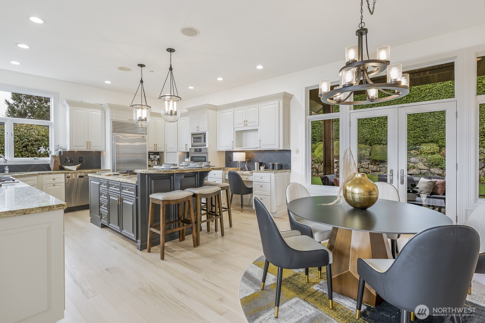 15517 Lake Shore Boulevard NE