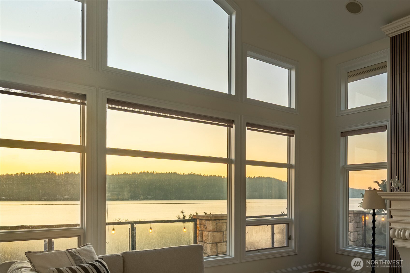 15517 Lake Shore Boulevard NE