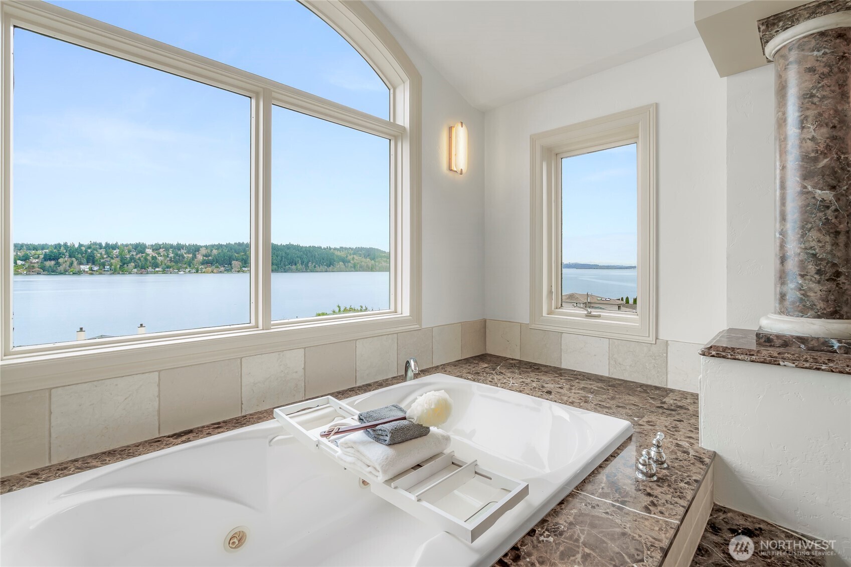 15517 Lake Shore Boulevard NE