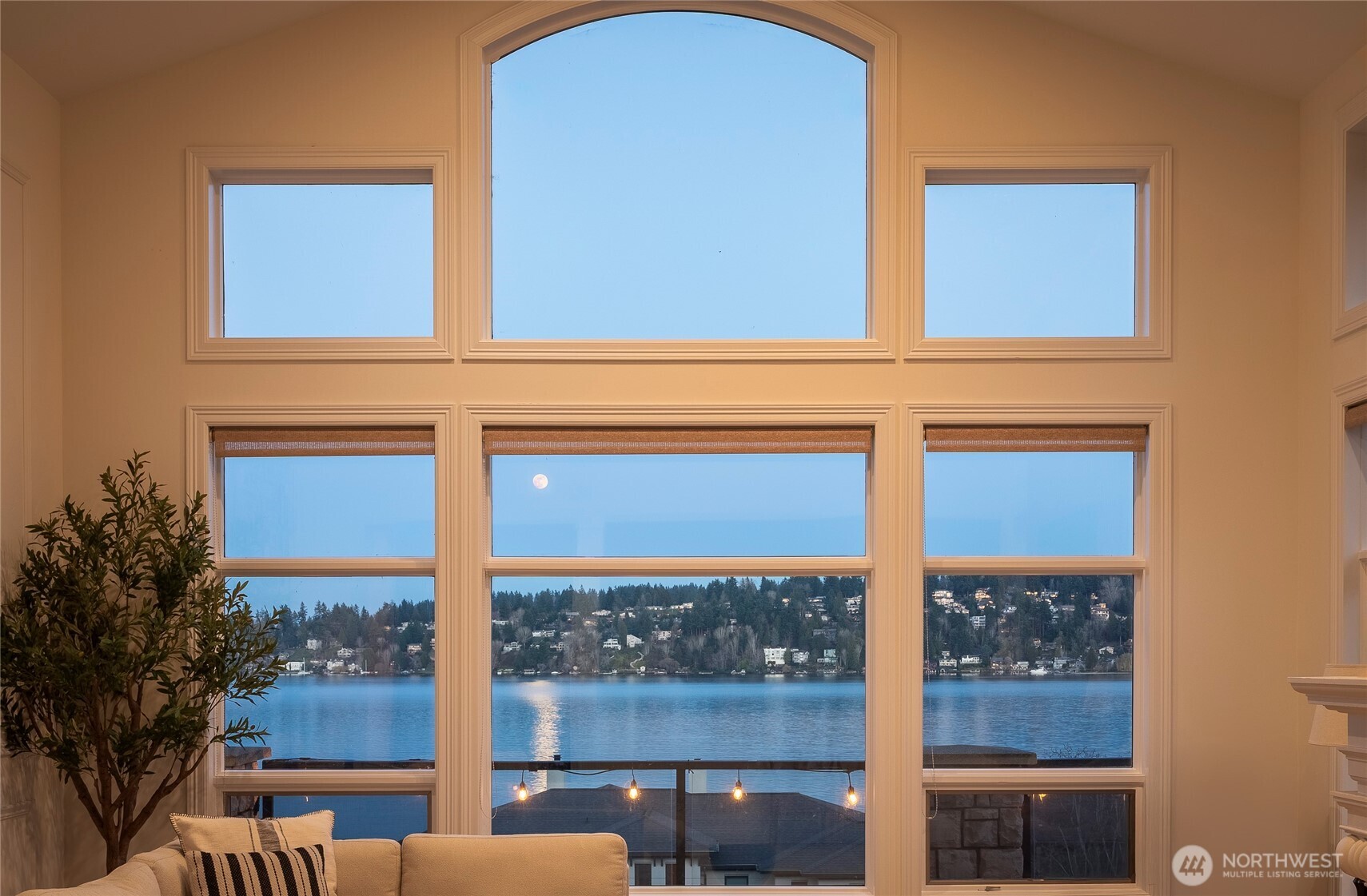 15517 Lake Shore Boulevard NE