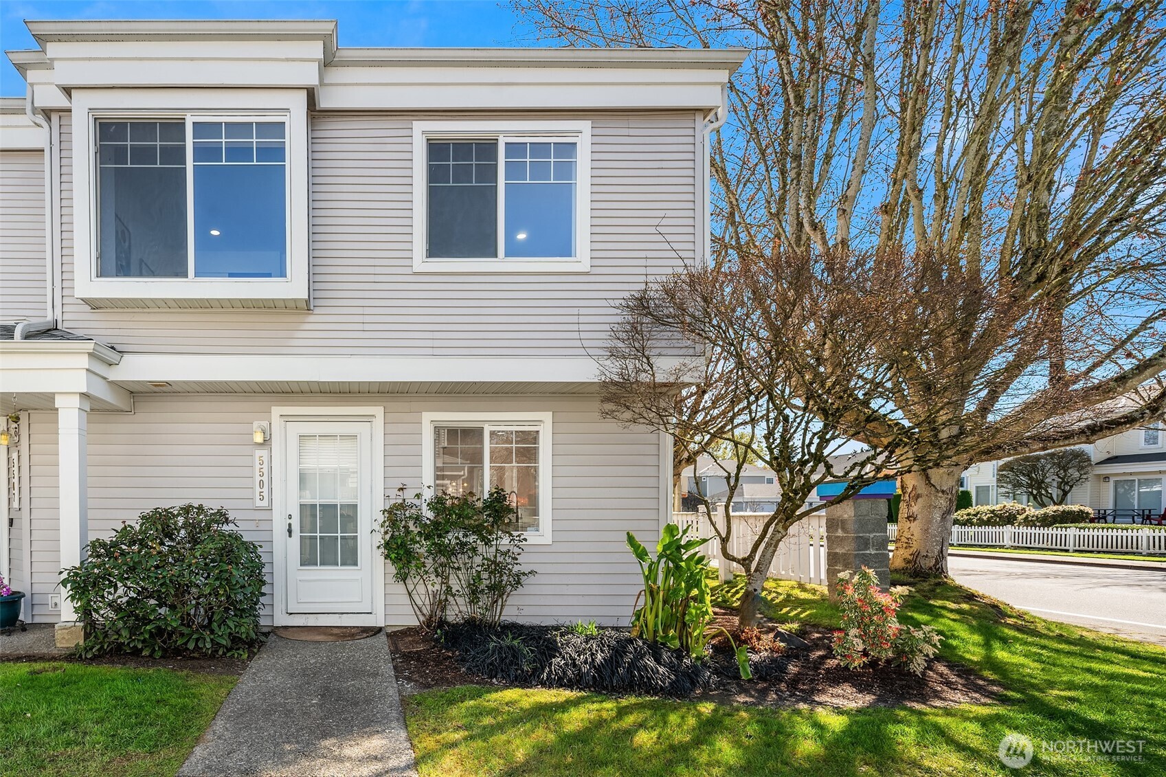 5505 S 236th Place