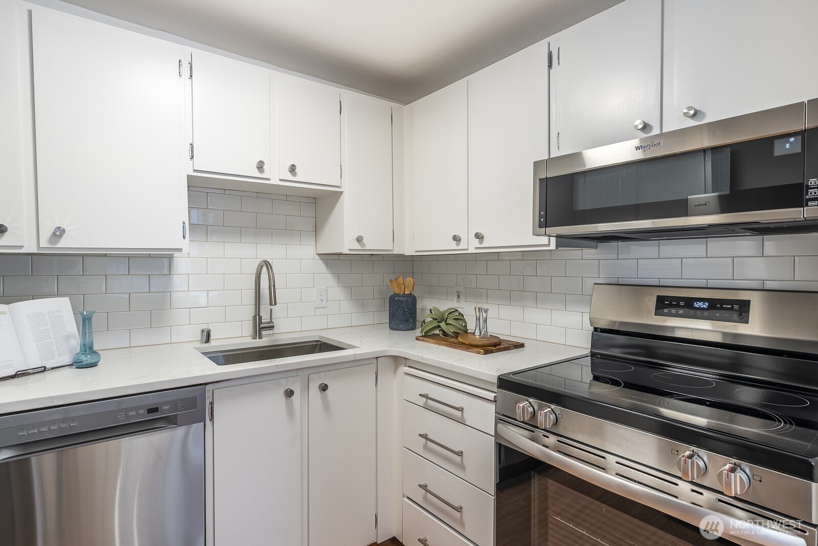 308 Summit Avenue E Unit: 203