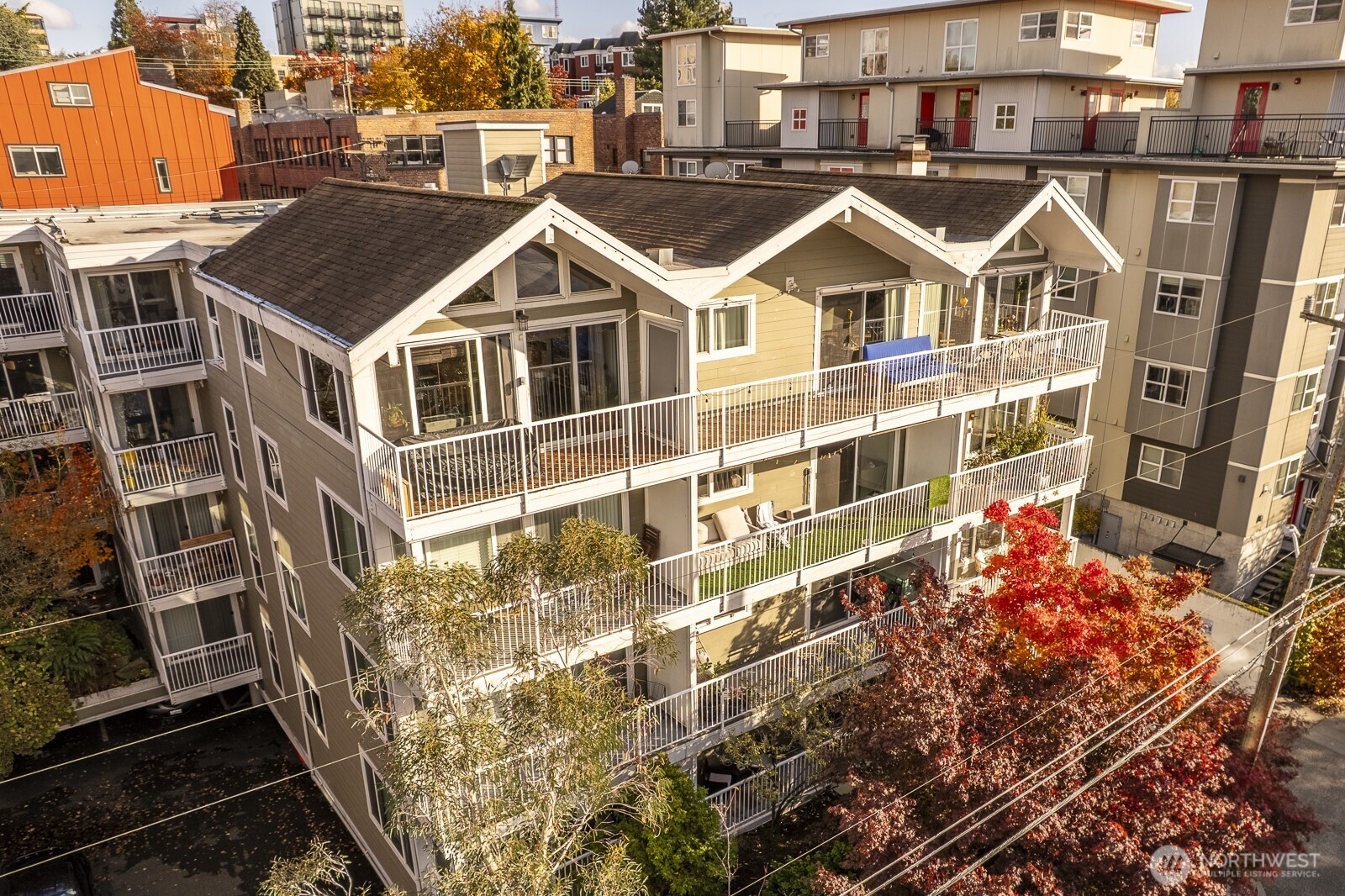 308 Summit Avenue E Unit: 203