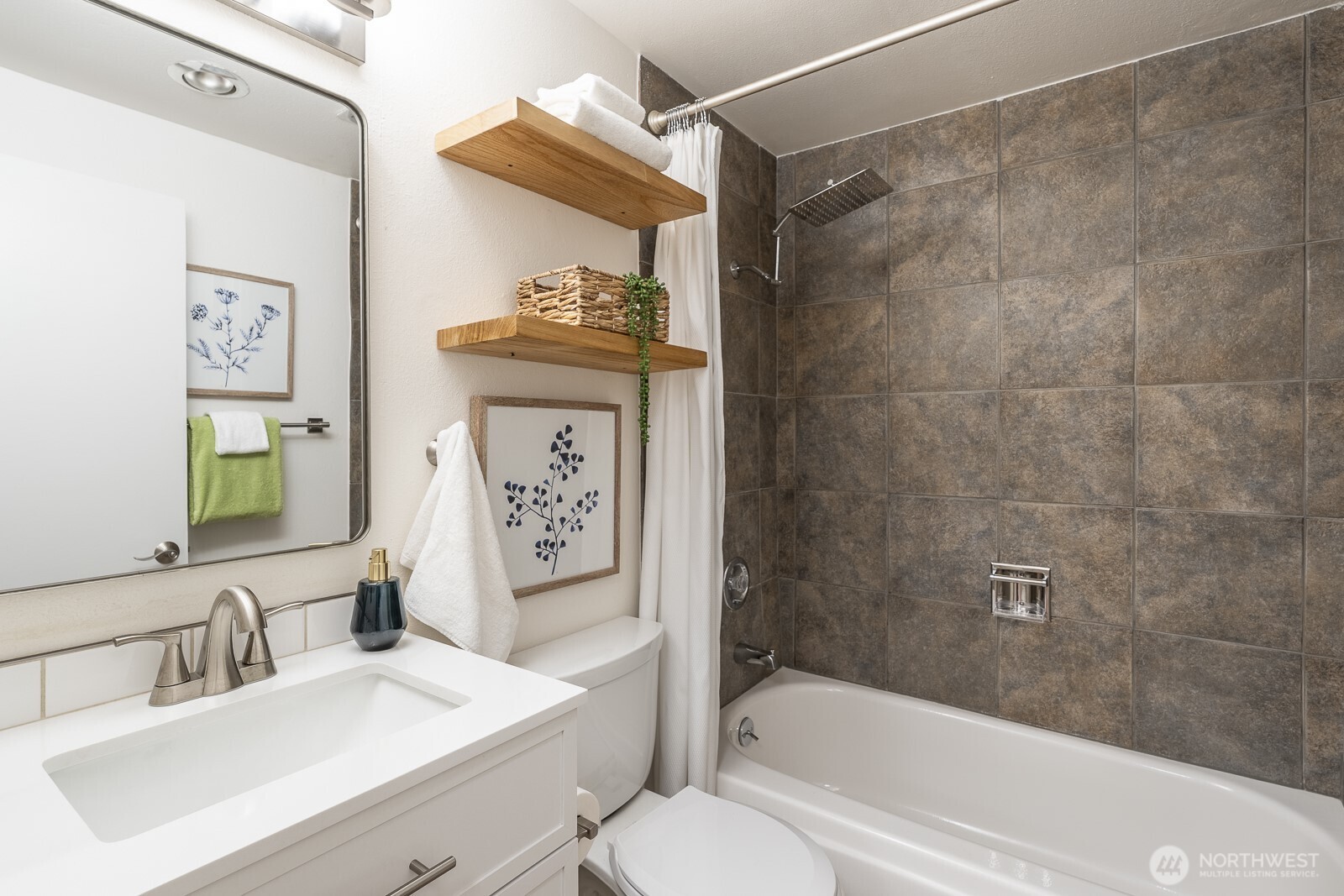 308 Summit Avenue E Unit: 203