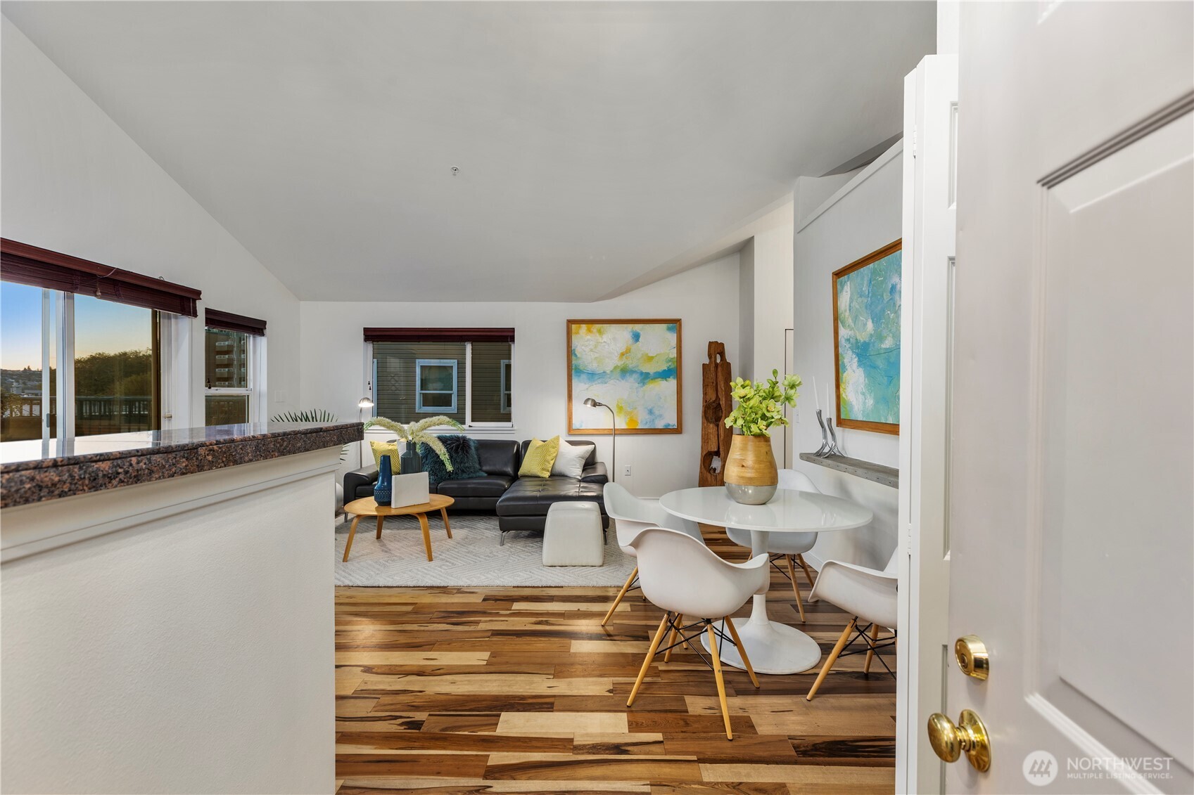 524 6th Avenue W Unit: 407