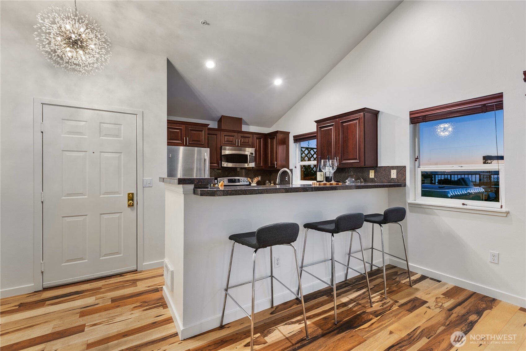 524 6th Avenue W Unit: 407