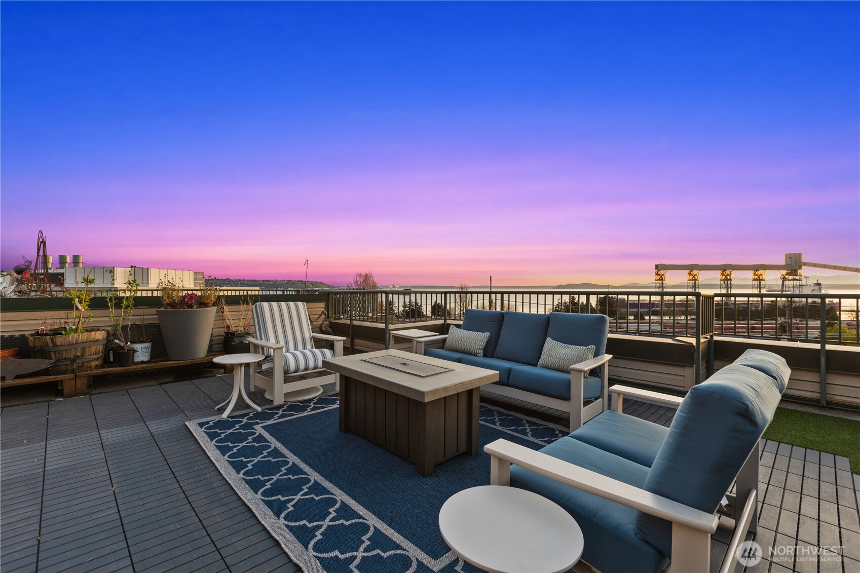 524 6th Avenue W Unit: 407