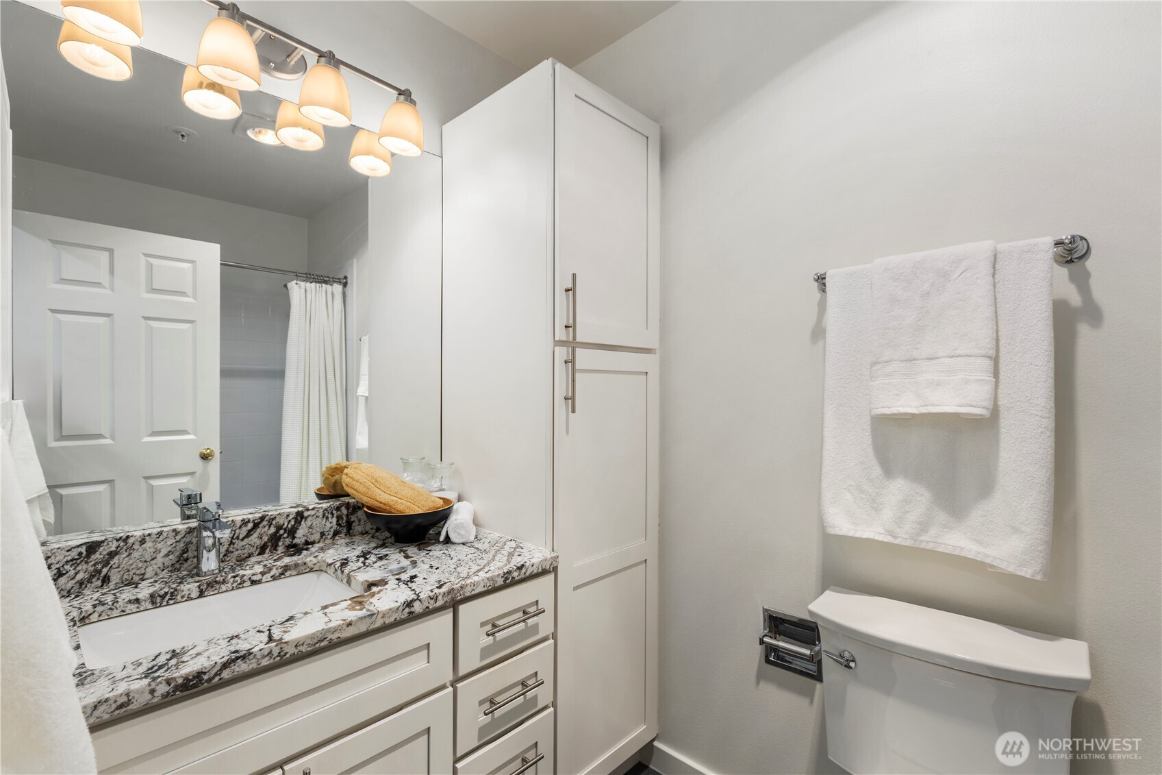 524 6th Avenue W Unit: 407