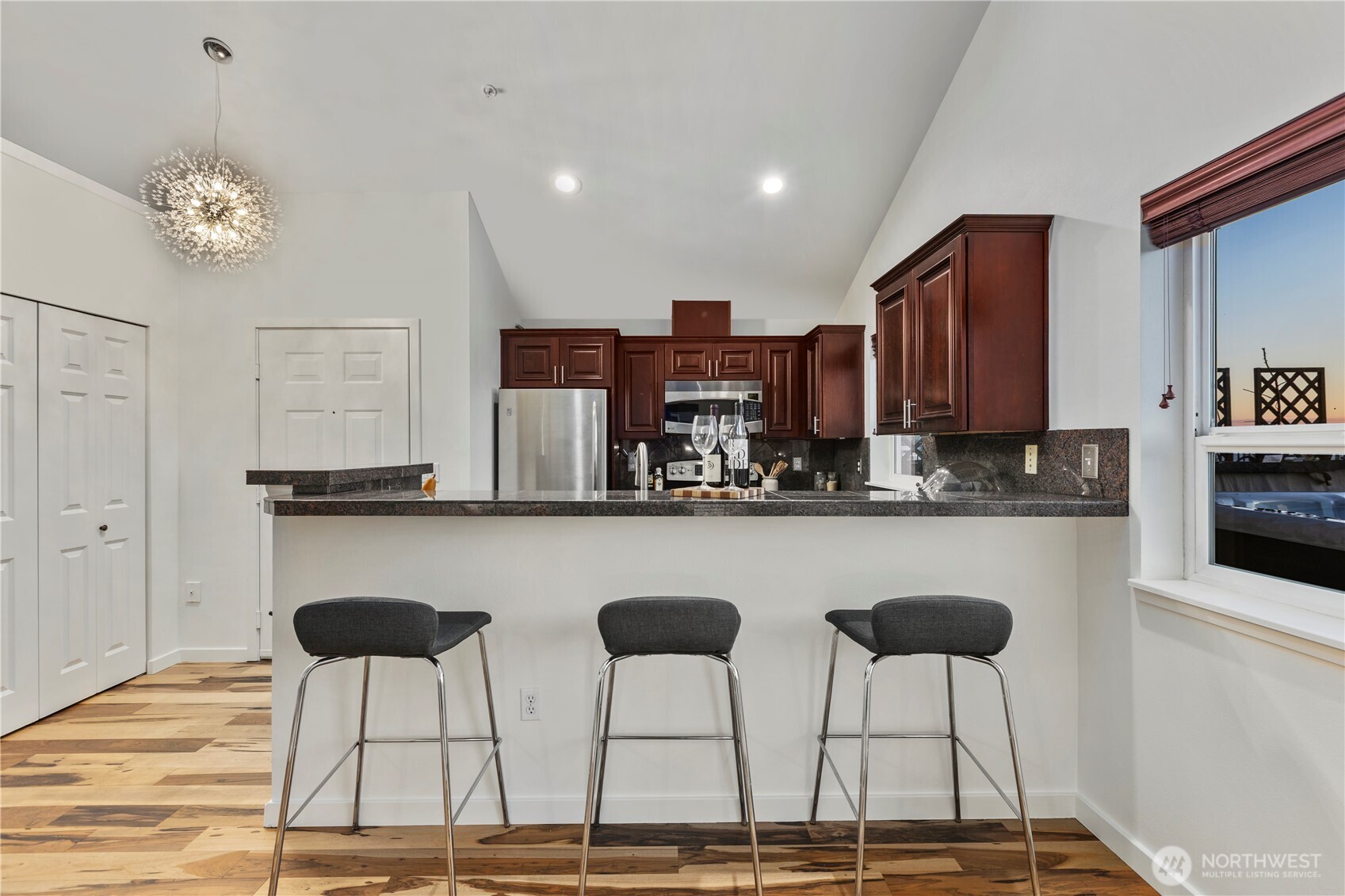 524 6th Avenue W Unit: 407