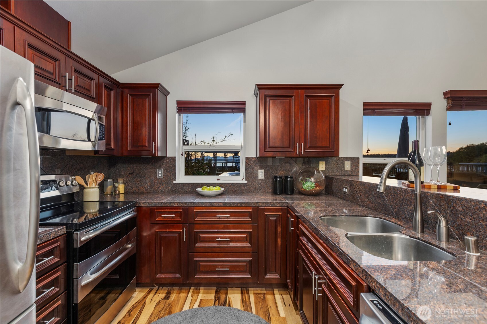 524 6th Avenue W Unit: 407