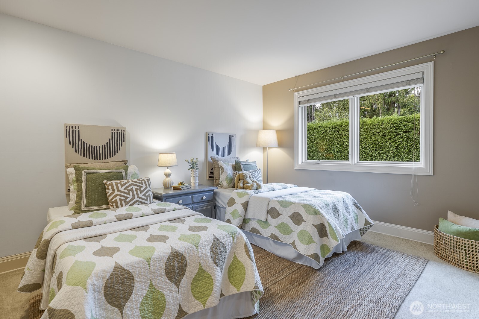 15517 Lake Shore Boulevard NE