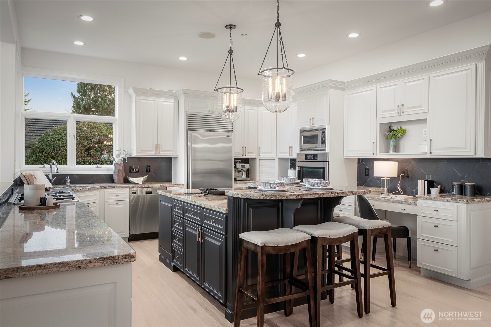 15517 Lake Shore Boulevard NE