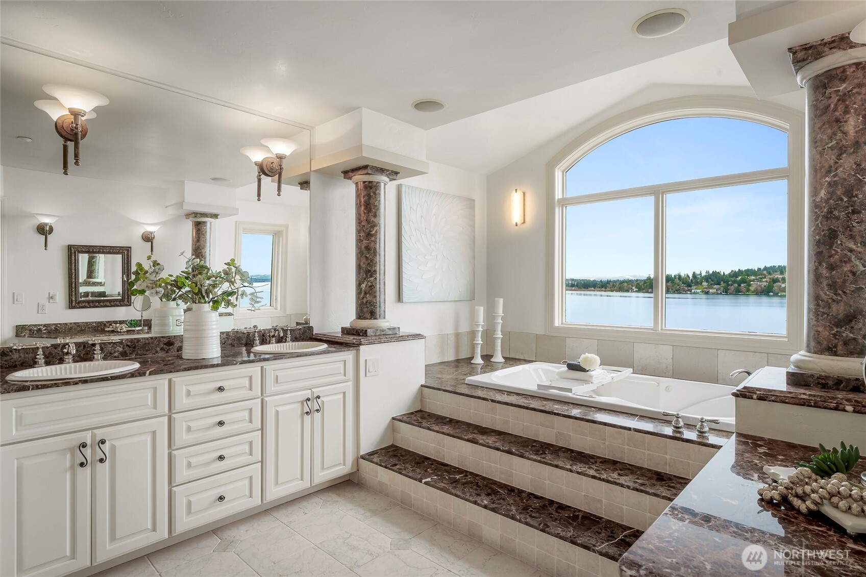 15517 Lake Shore Boulevard NE