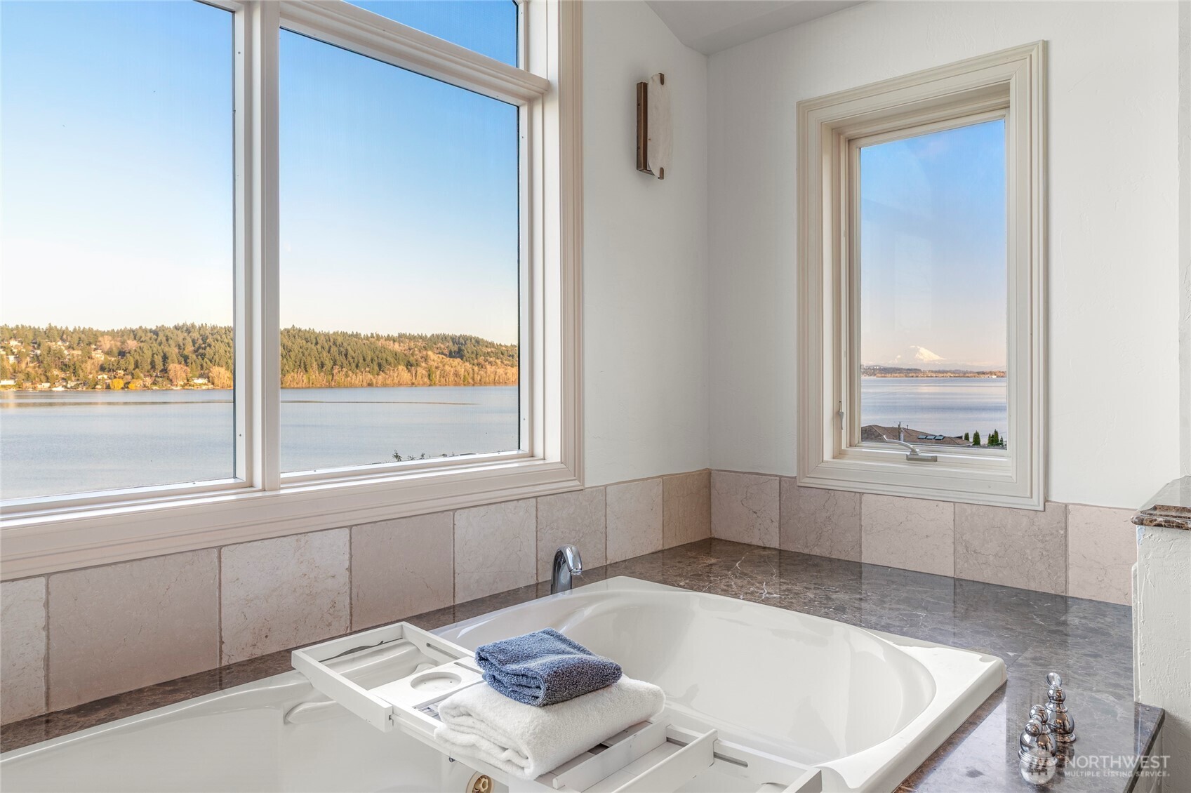 15517 Lake Shore Boulevard NE