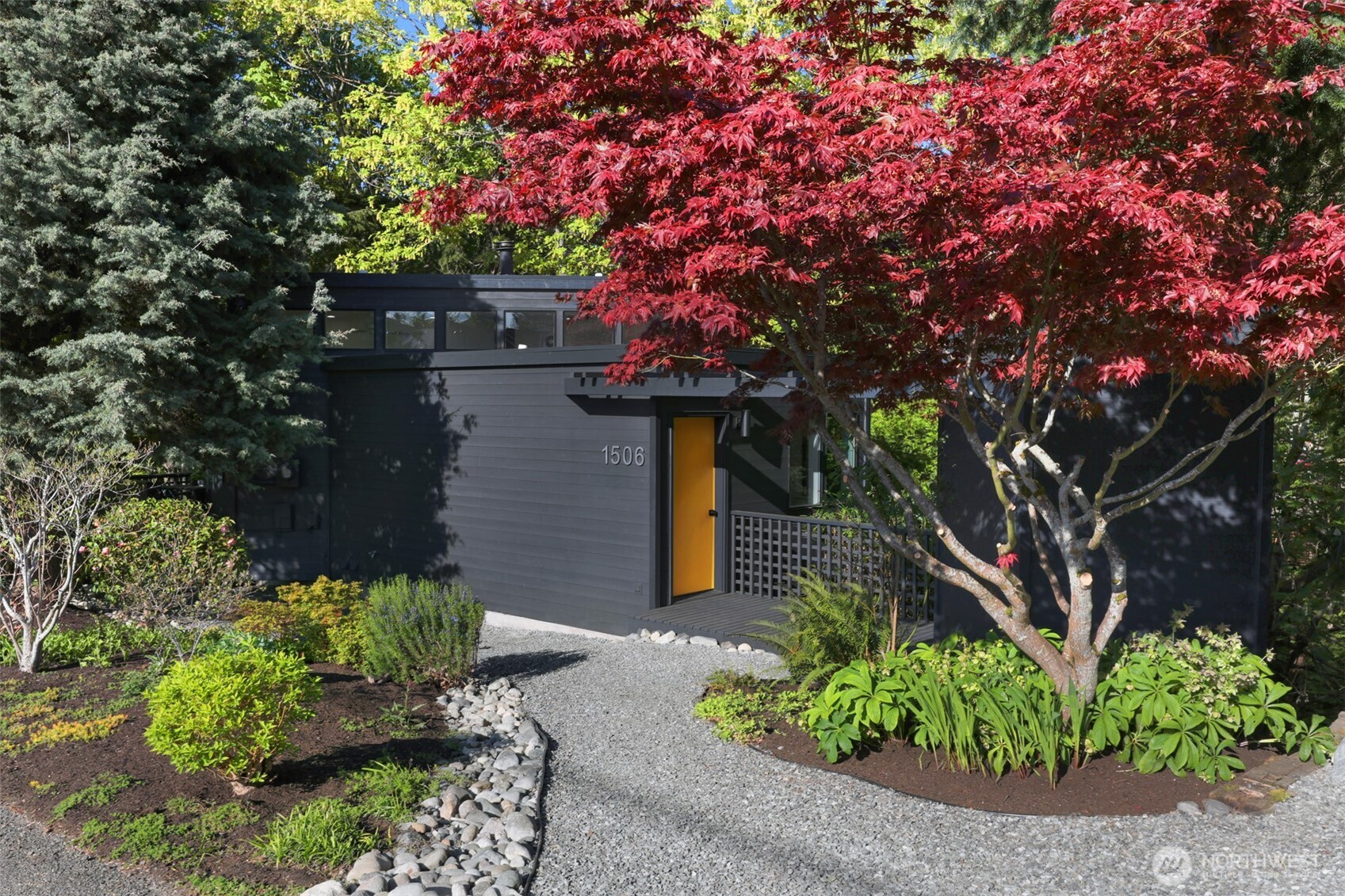 1506 E Horizon Drive