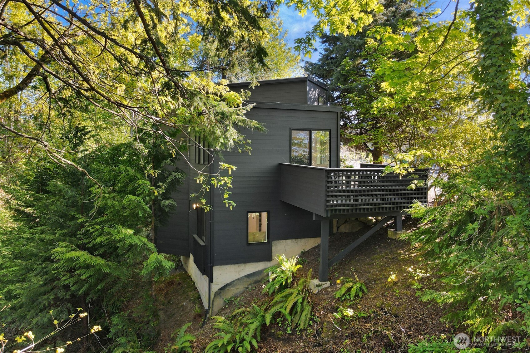 1506 E Horizon Drive