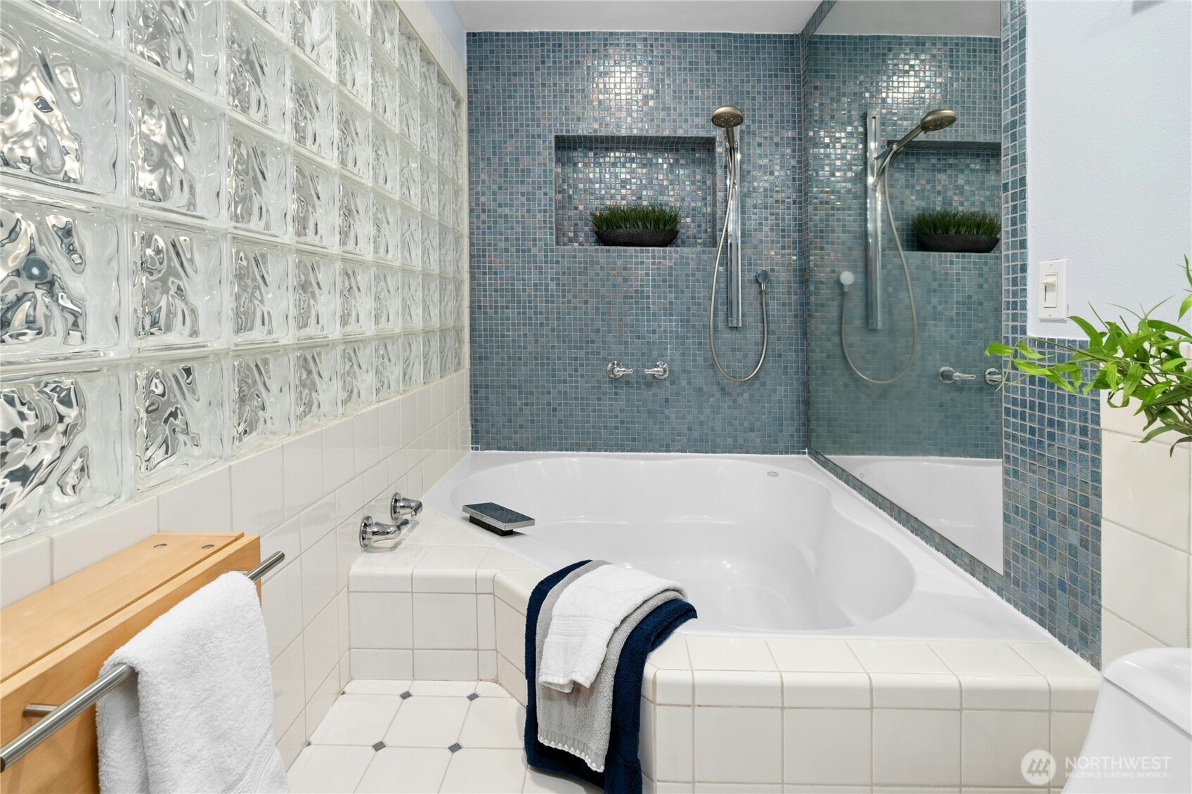 520 Walnut Street Unit: 3