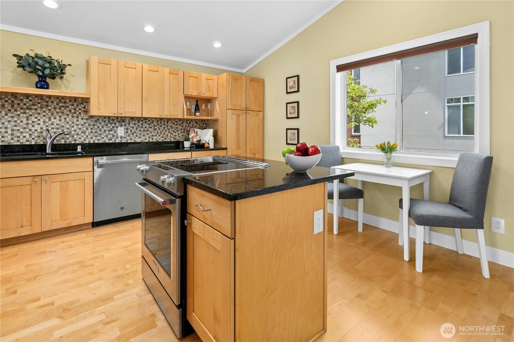 520 Walnut Street Unit: 3