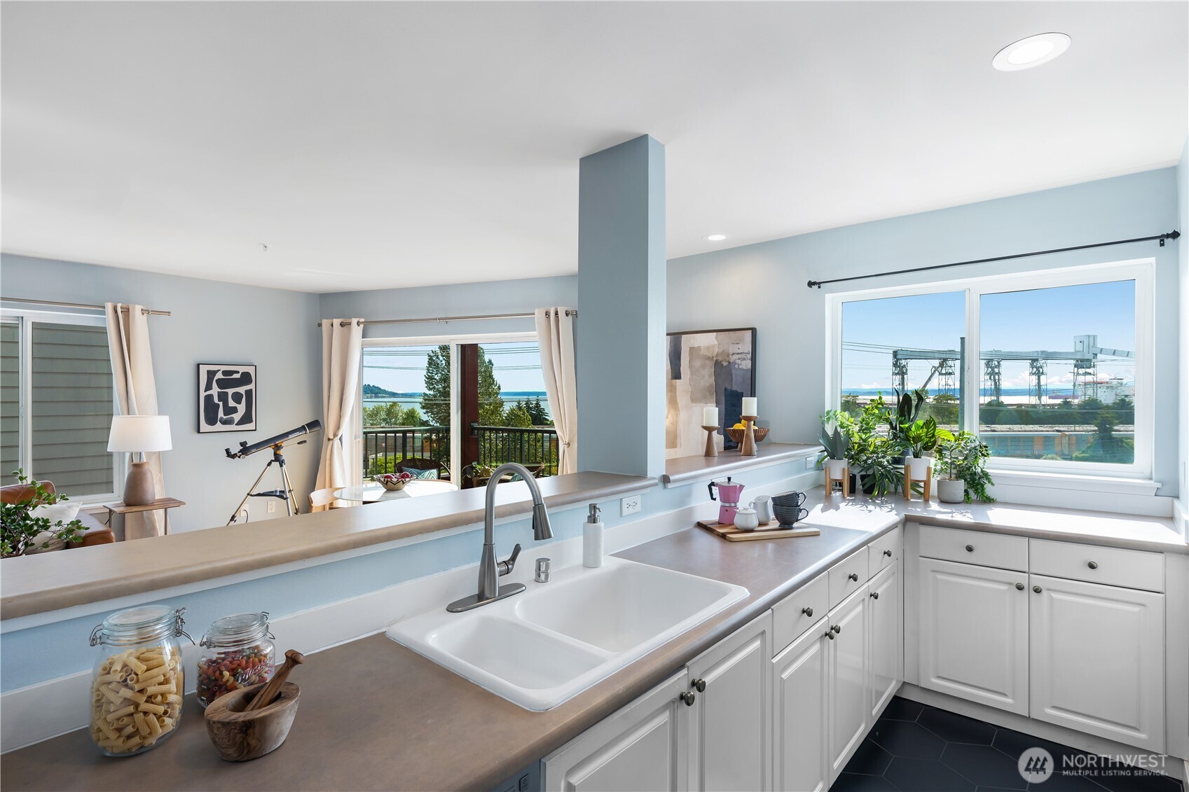 524 6th Avenue W Unit: 210