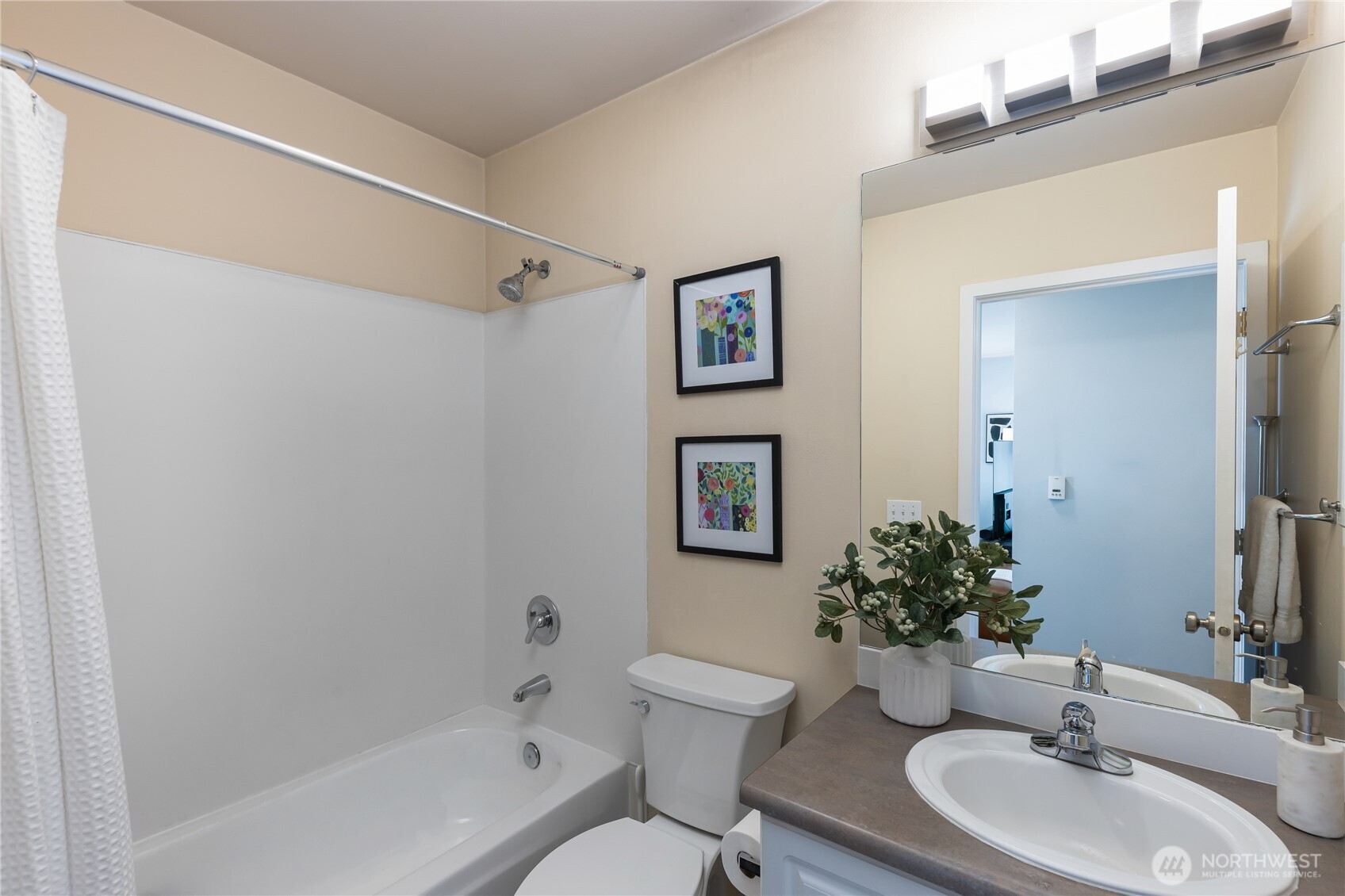 524 6th Avenue W Unit: 210