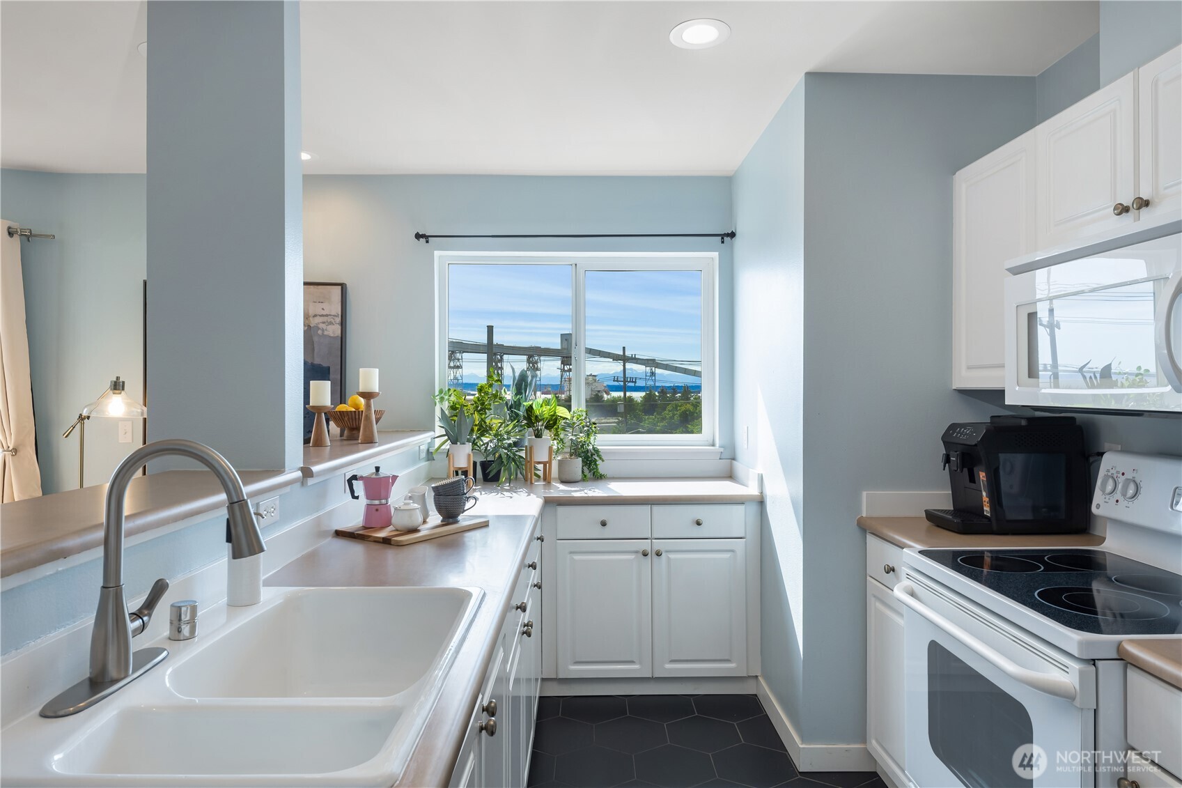524 6th Avenue W Unit: 210