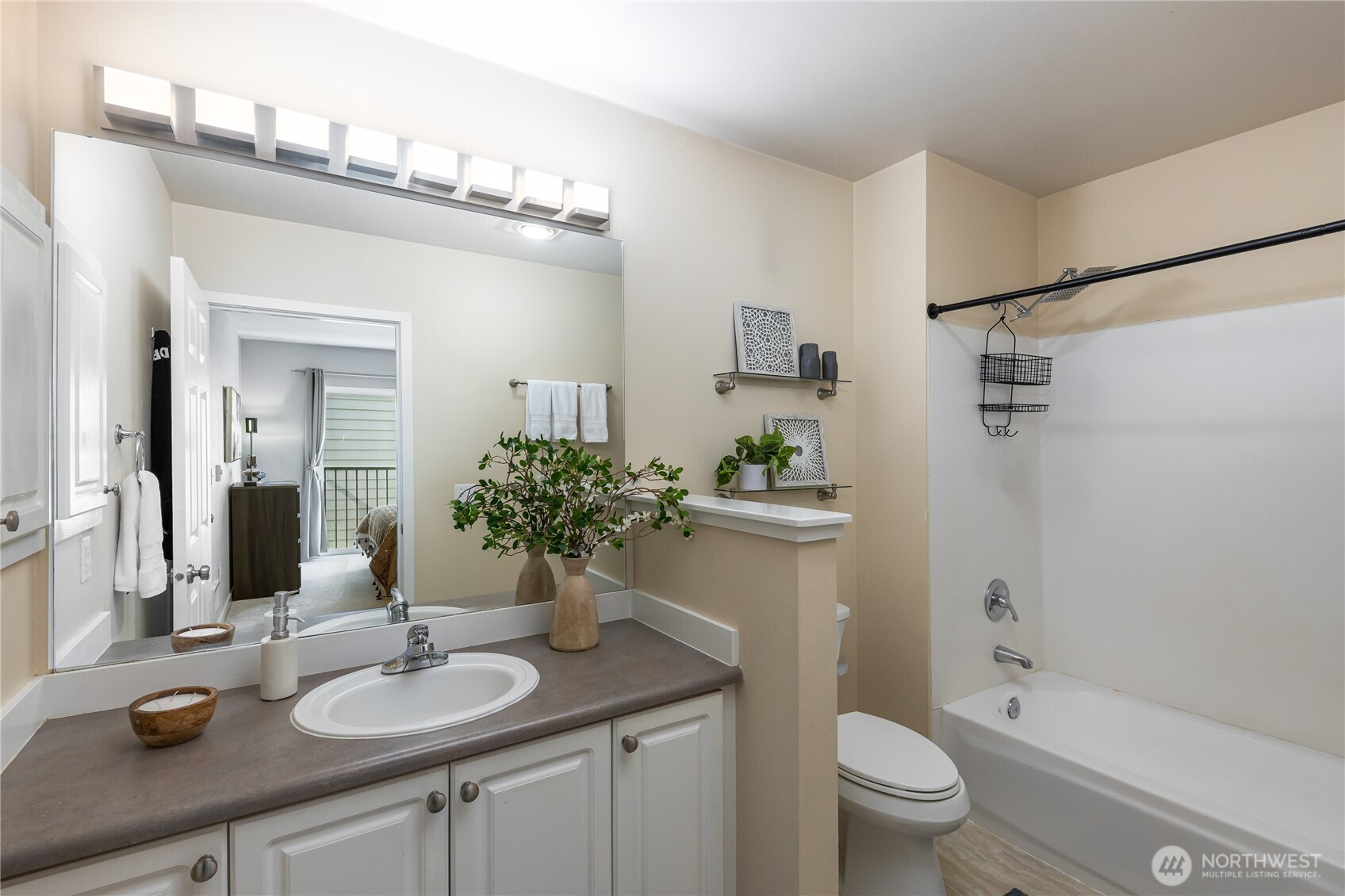 524 6th Avenue W Unit: 210