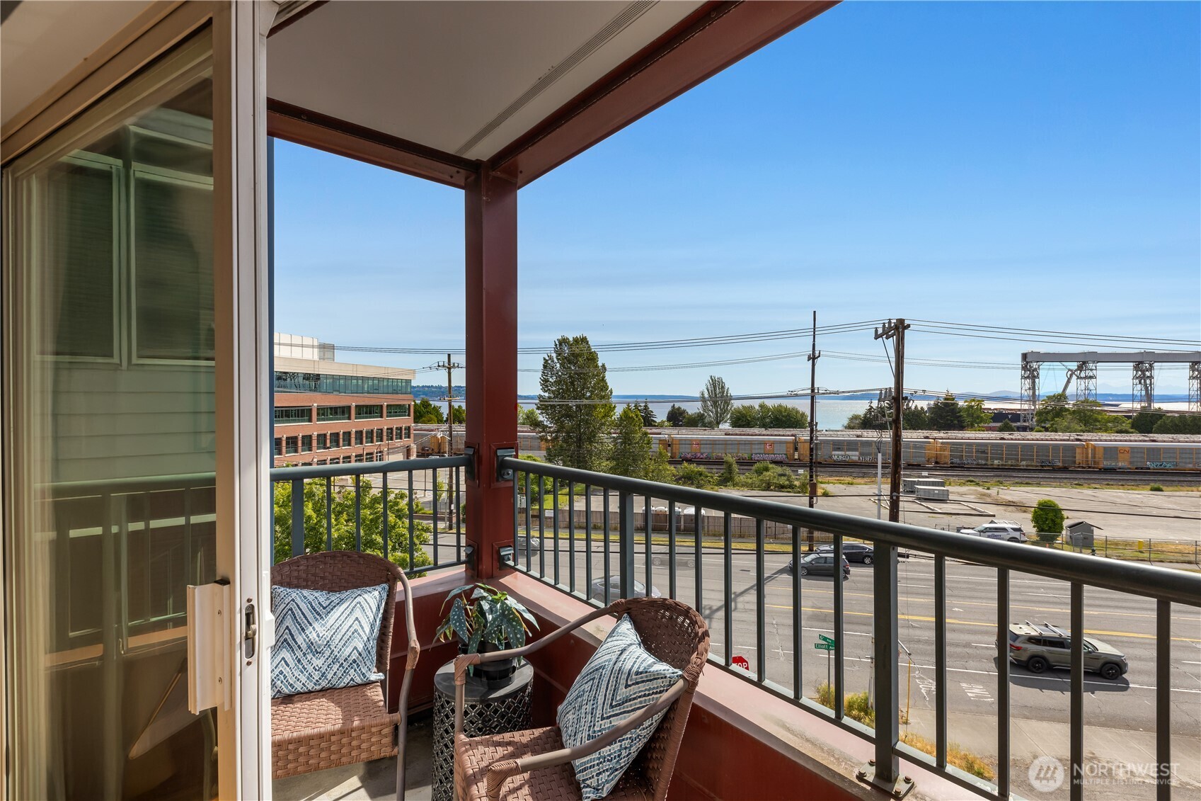 524 6th Avenue W Unit: 210