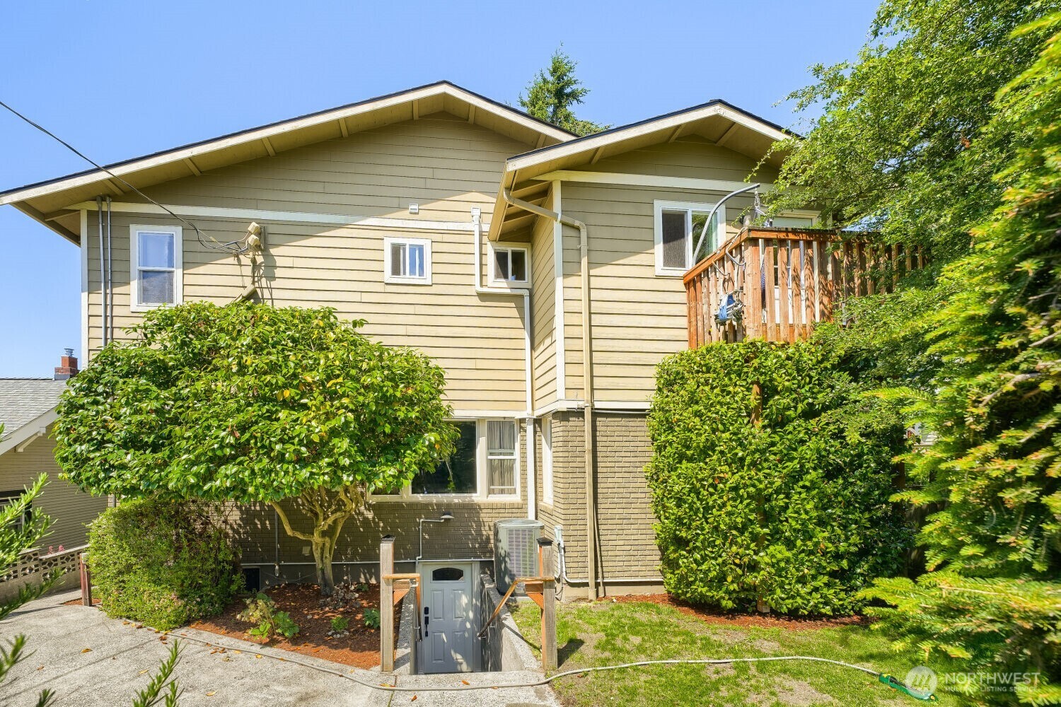5632 42nd Avenue SW