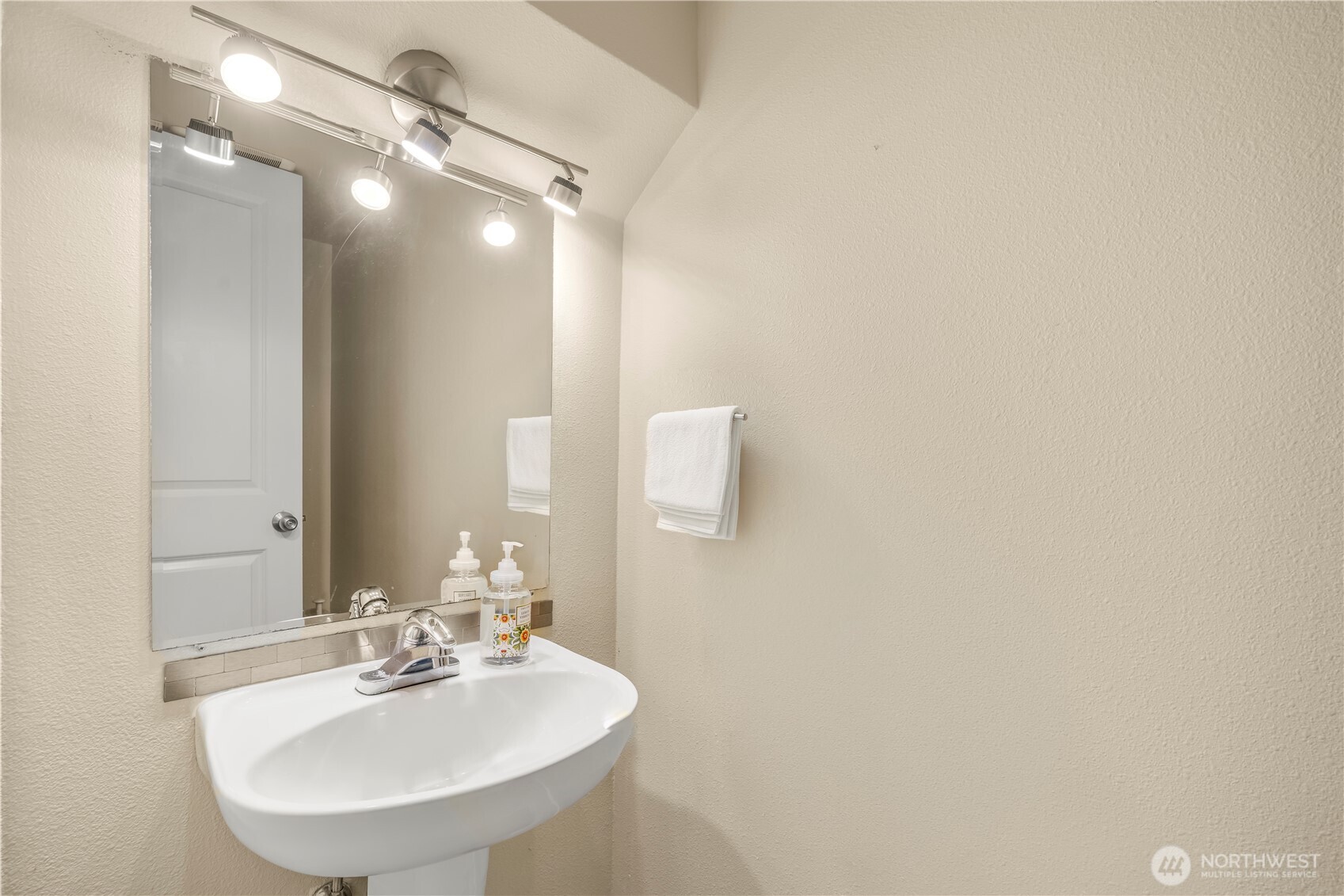 15827 NE Leary Way Unit: B-114