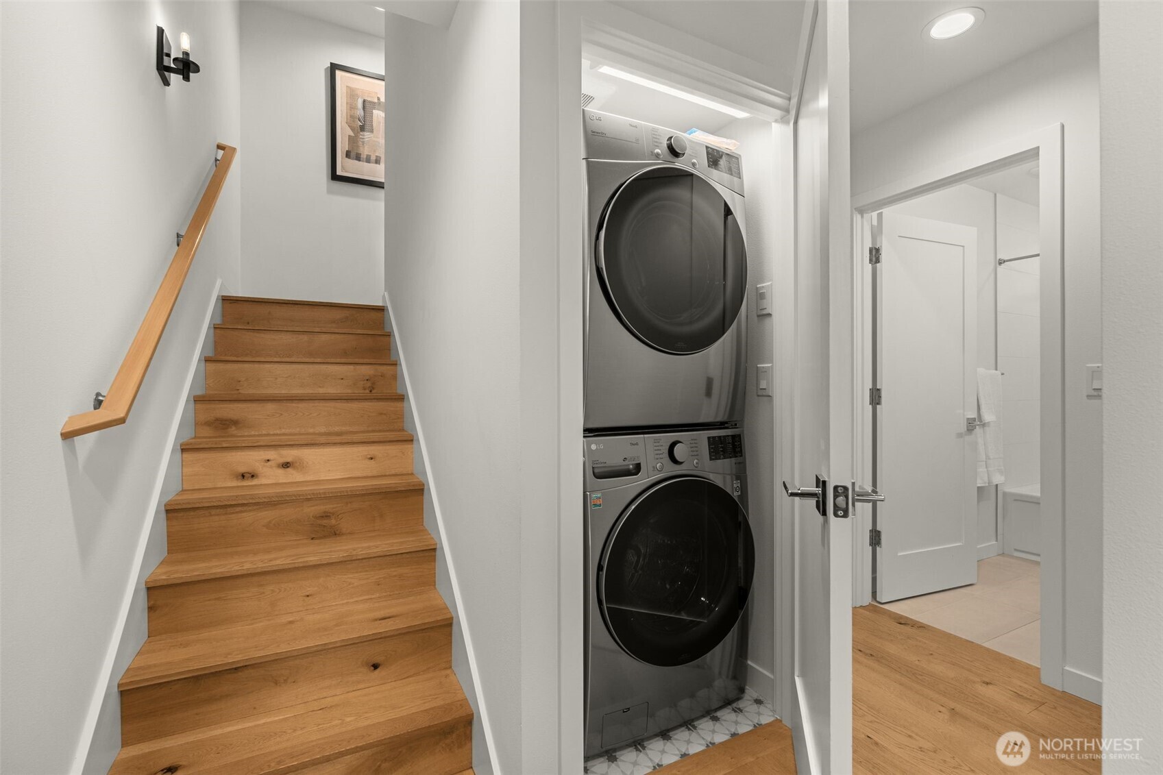2368 Franklin Avenue E Unit: B