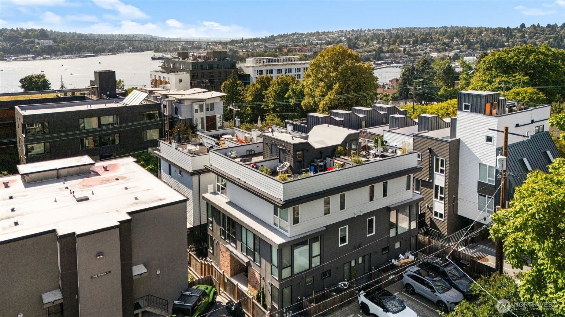 2368 Franklin Avenue E Unit: B