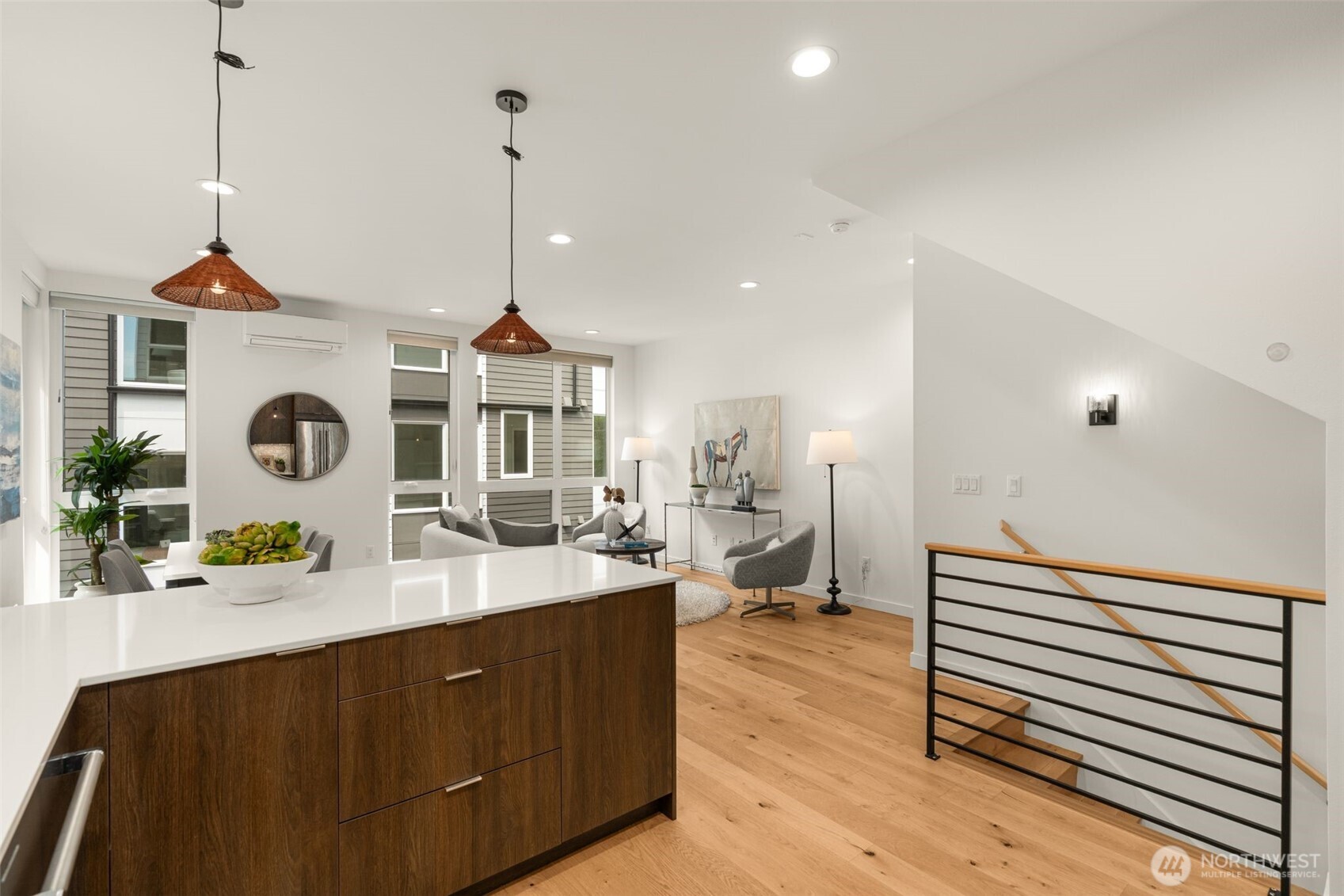 2368 Franklin Avenue E Unit: B