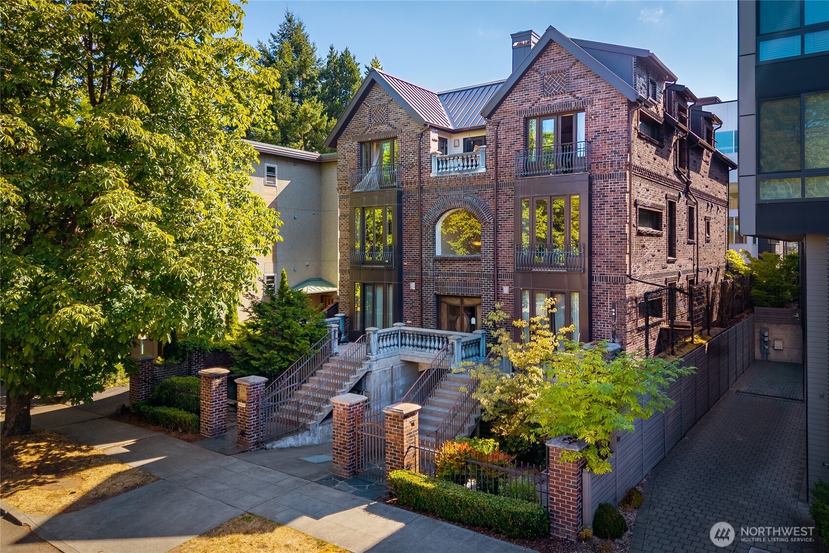 1122 Broadway E Unit: 301