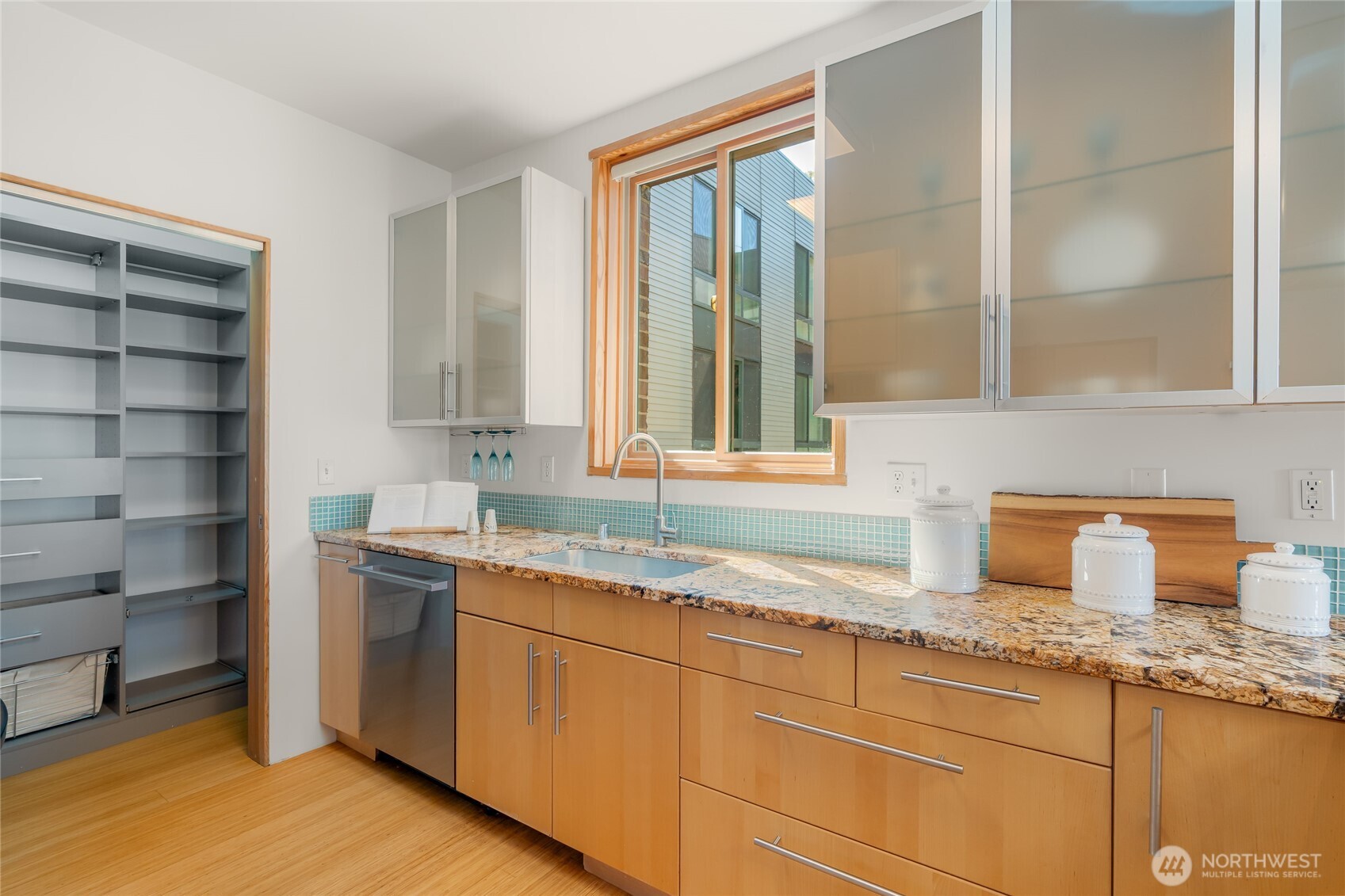 1122 Broadway E Unit: 301