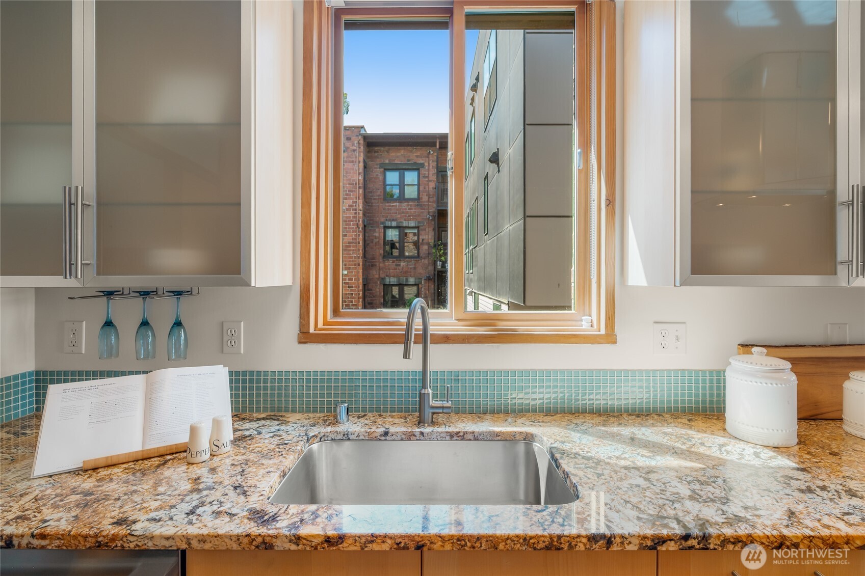 1122 Broadway E Unit: 301
