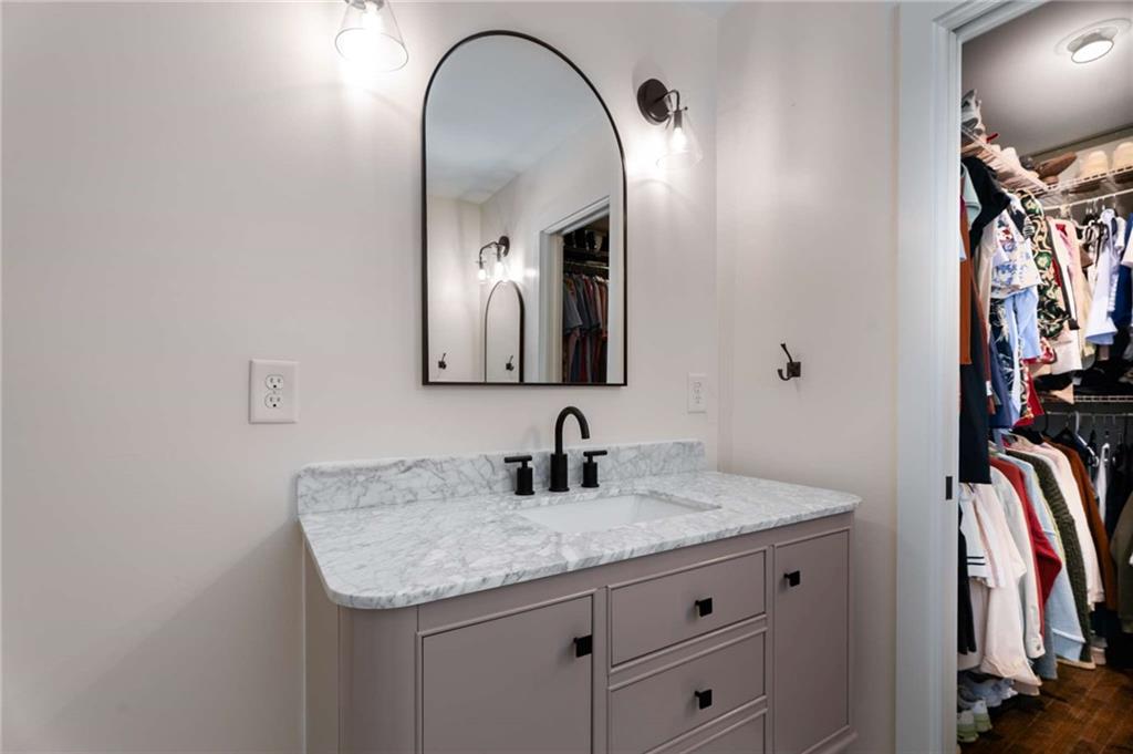 1209 Pinehurst Circle SE