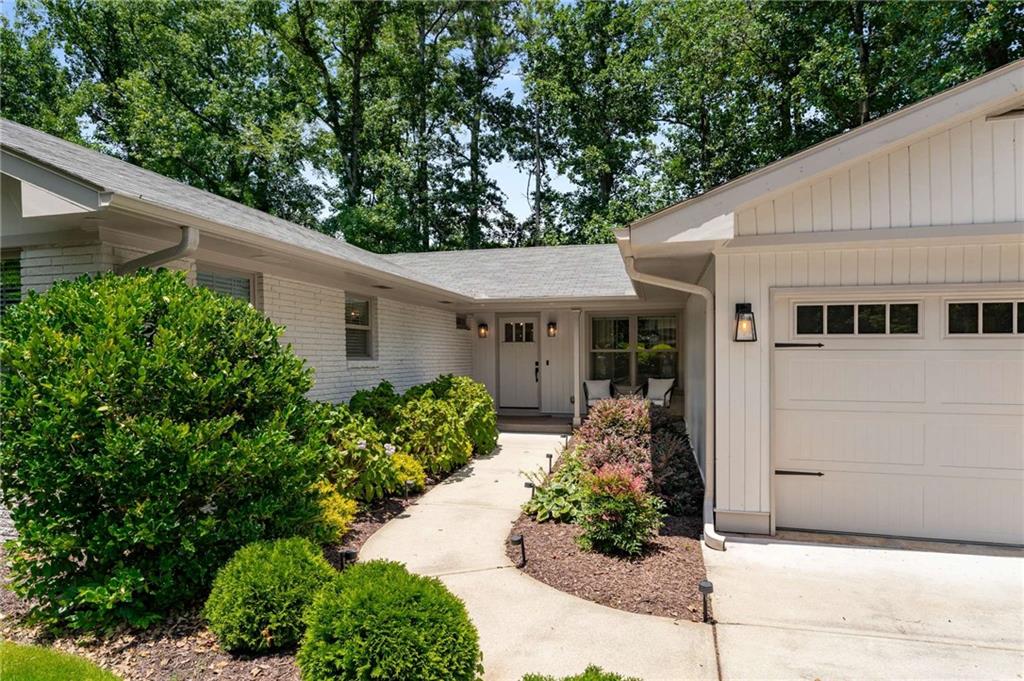 1209 Pinehurst Circle SE