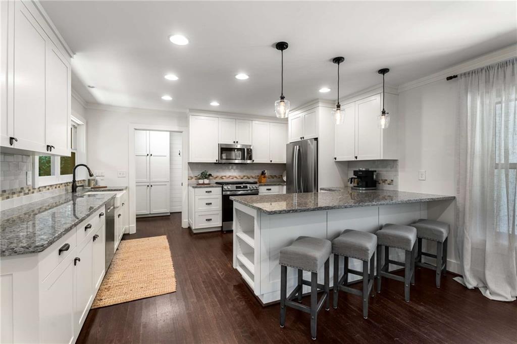 1209 Pinehurst Circle SE