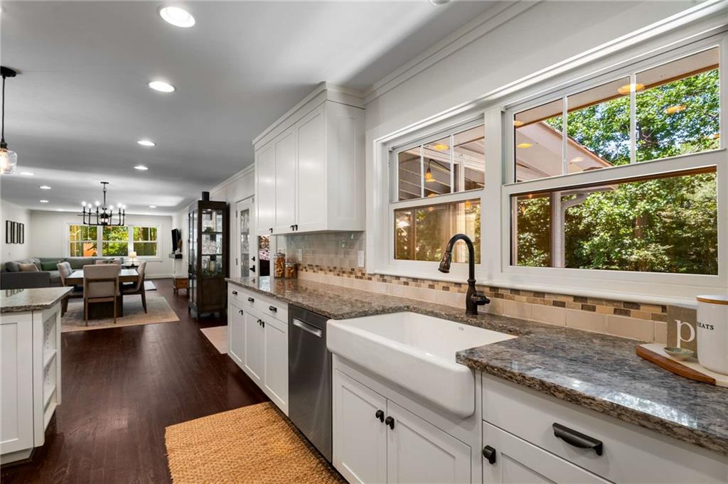 1209 Pinehurst Circle SE