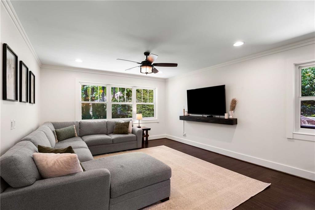 1209 Pinehurst Circle SE